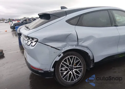 2024 Ford Mustang Mach-E Premium z USA, uszkodzony, nr VIN 3FMTK3S59RMA09755